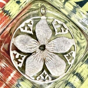🩶OSIRIS STERLING🩶 VTG CUTOUT CIRCLE DOGWOOD FLOWER STERLING SILVER PENDANT EUC